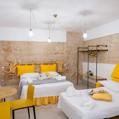 Palazzo Nicolaus Del Borgo Antico Alojamento de Acomodação e Pequeno-almoço Bari
